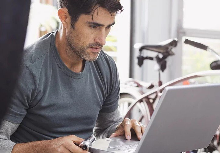 Aggiornamenti software e-MTB: come migliorare le prestazioni della tua e-bike